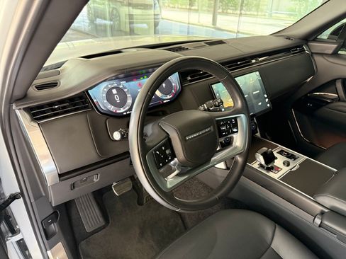 Used 2023 Land Rover Range Rover SV AWD/4WD image 4