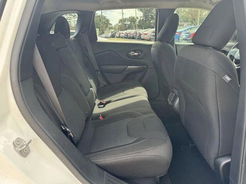 Used 2019 Jeep Cherokee Latitude w/ Popular Appearance Group image 11