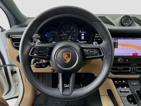 Certified 2026 Porsche Macan AWD/4WD image 12