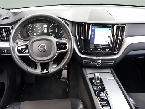 Used 2018 Volvo XC60 T8 R-Design w/ Vision Package image 15