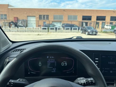 Used 2023 Kia Sportage LX AWD/4WD image 32