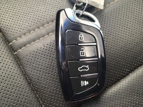 Used 2015 GMC Yukon Denali w/ Premium Package AWD/4WD image 32