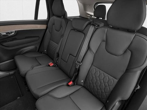 Certified 2026 Volvo XC90 B6 Plus w/ Protection Package Premier image 9