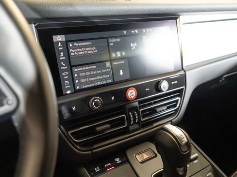 Certified 2026 Porsche Macan AWD/4WD image 24
