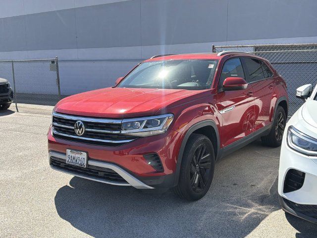 Used 2022 Volkswagen Atlas Cross Sport SE w/ Panoramic Sunroof Package FWD image 3