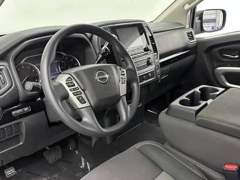 Used 2023 Nissan Titan SV image 8