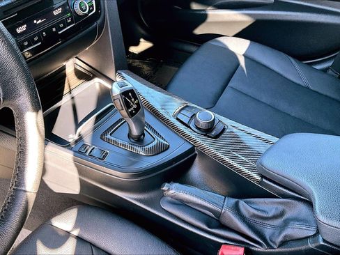 Used 2018 BMW 320i Sedan image 13