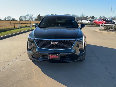 Used 2024 Cadillac XT4 Premium Luxury image 3