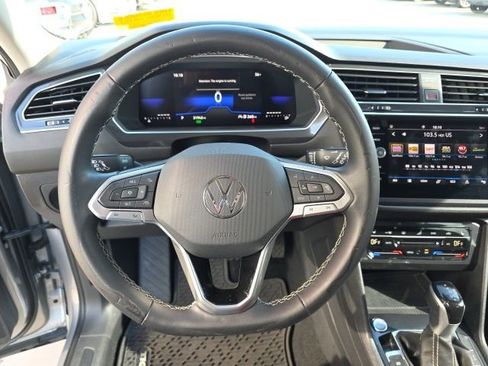 Used 2023 Volkswagen Tiguan SE image 16