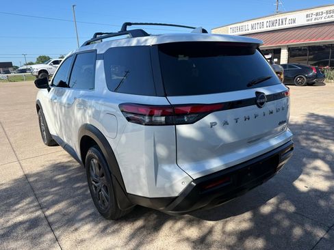 Used 2022 Nissan Pathfinder SV FWD image 5
