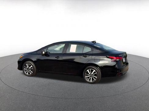Used 2025 Nissan Versa SV image 9