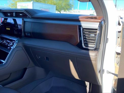 Used 2024 GMC Sierra 2500 Denali w/ Denali Reserve Package image 18