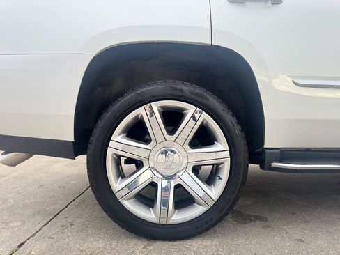Used 2017 Cadillac Escalade Luxury AWD/4WD image 38