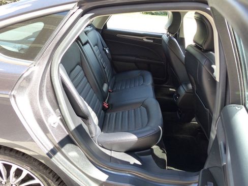 Used 2018 Ford Fusion SE w/ Fusion SE Technology Package FWD image 41