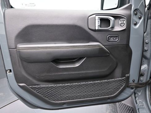 Used 2025 Jeep Wrangler Unlimited Sahara AWD/4WD image 10