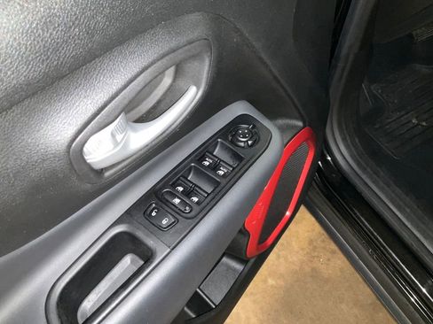 Certified 2023 Jeep Renegade Trailhawk image 15