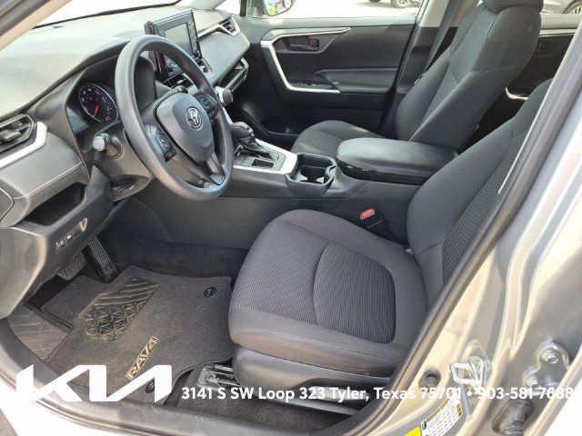 Used 2019 Toyota RAV4 LE FWD image 16