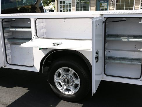 Used 2025 Ford F250 XLT w/ F-250 >10K GVWR Package AWD/4WD image 38
