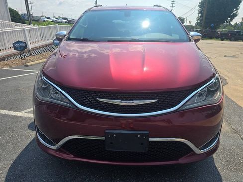 Used 2017 Chrysler Pacifica Limited w/ Tire & Wheel Group FWD image 7