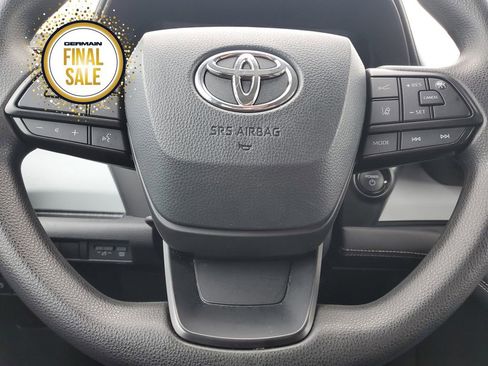Used 2025 Toyota Sienna LE image 21