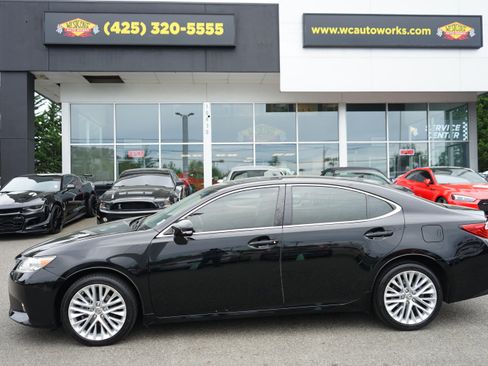 Used 2014 Lexus ES 350 w/ Premium Package FWD image 2