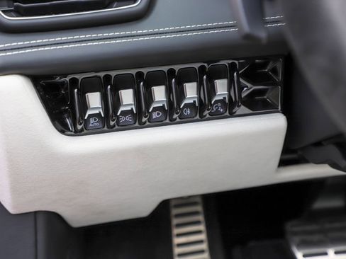 Used 2024 Lamborghini Huracan EVO image 33