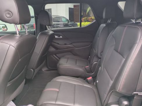 Used 2023 Chevrolet Traverse RS FWD image 17