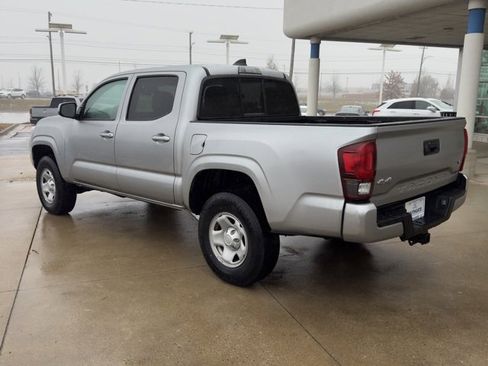 Used 2022 Toyota Tacoma SR image 5
