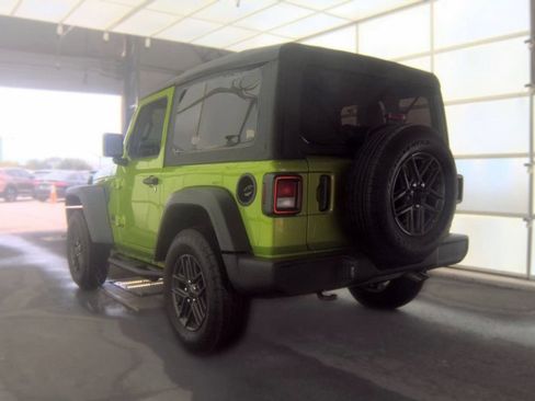Used 2025 Jeep Wrangler Sport AWD/4WD image 7