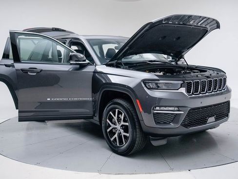Used 2024 Jeep Grand Cherokee Limited image 15
