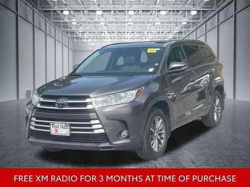 Used 2017 Toyota Highlander XLE AWD/4WD image 4