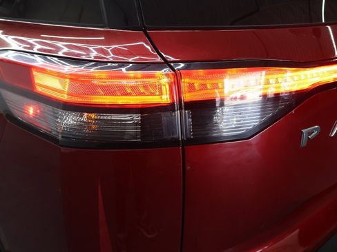 Used 2022 Nissan Pathfinder SV image 29