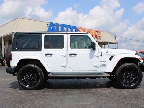 Used 2023 Jeep Wrangler Unlimited Sahara w/ Cold Weather Group AWD/4WD image 3