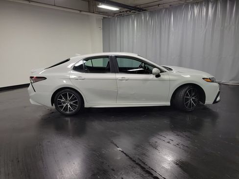 Used 2023 Toyota Camry SE FWD image 9