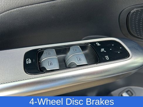 Used 2024 Mercedes-Benz GLC 300 4MATIC image 13