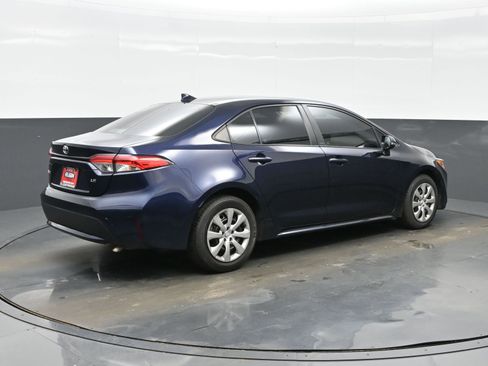 Used 2022 Toyota Corolla LE FWD image 6