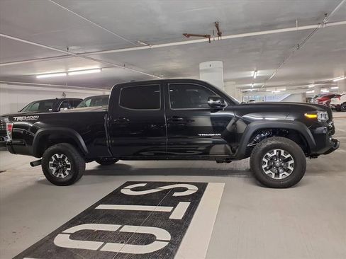 Used 2020 Toyota Tacoma TRD Off-Road w/ Technology Package image 4