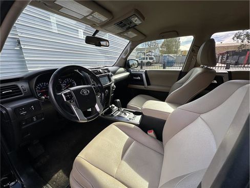 Used 2019 Toyota 4Runner SR5 Premium image 2