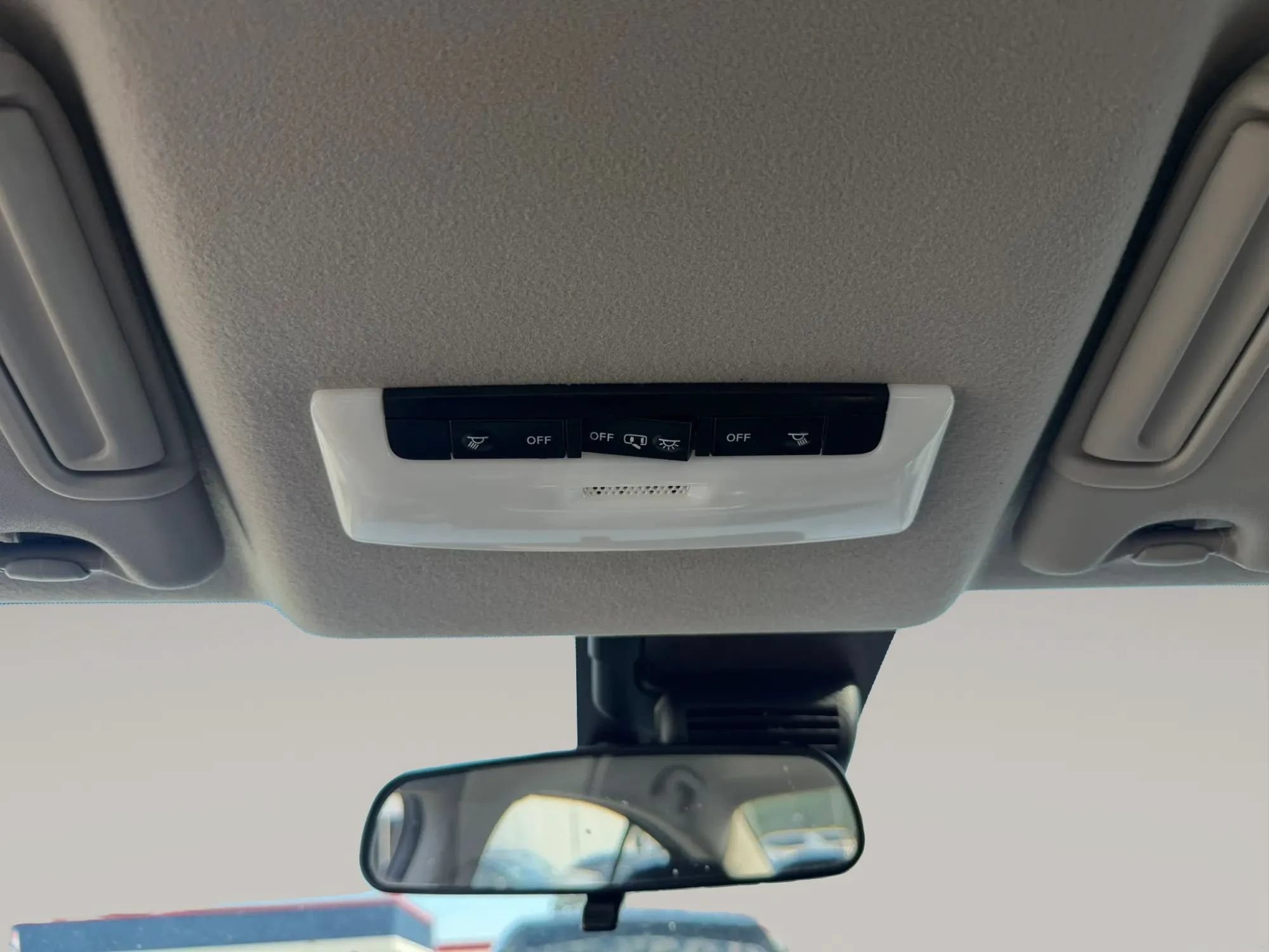 Used 2025 Nissan Versa S FWD image 19