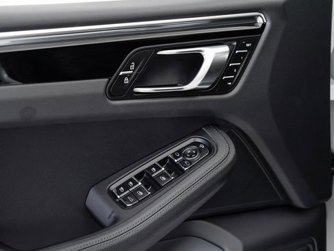New 2025 Porsche Macan image 8