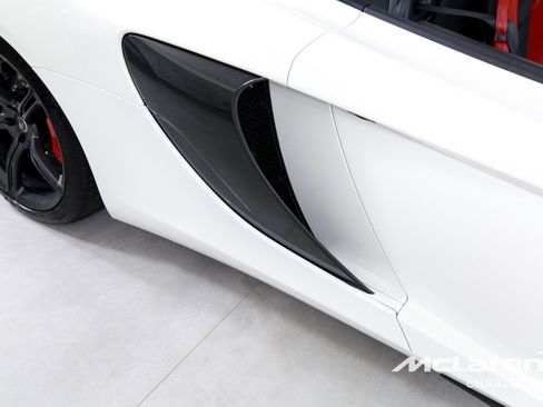 Used 2016 McLaren 650S Spider image 33