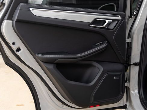 New 2026 Porsche Macan S image 37