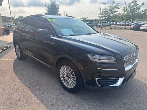 Used 2020 Lincoln Nautilus FWD image 3