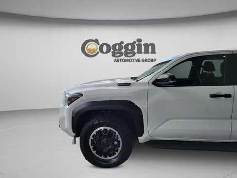 Certified 2025 Toyota 4Runner TRD Off-Road image 7