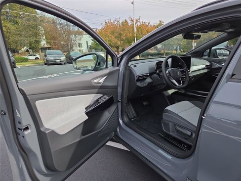 New 2025 Volkswagen ID.4 Pro image 11