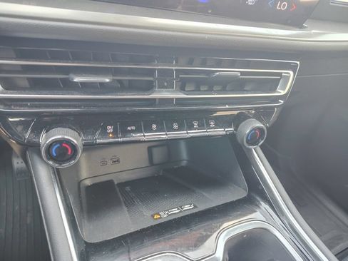 Used 2024 Chevrolet Traverse LT w/ LPO, Floor Liner Package FWD image 17