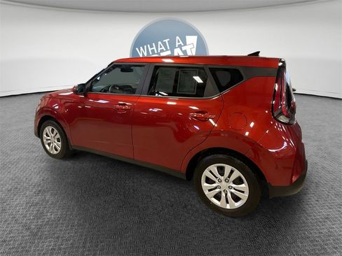 Used 2023 Kia Soul LX image 4