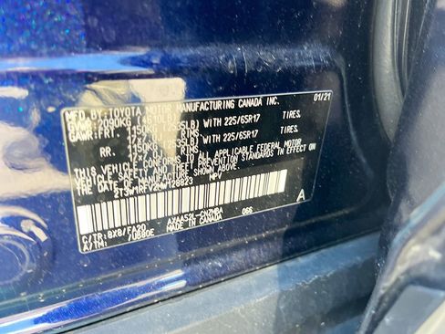 Used 2021 Toyota RAV4 XLE w/ Convenience Package FWD image 31