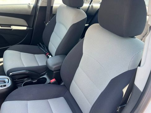 Used 2015 Chevrolet Cruze LS FWD image 5