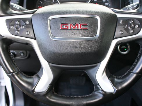 Used 2023 GMC Terrain SLT image 12